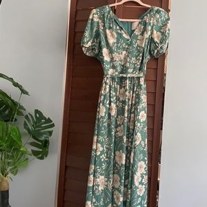 A green size 12 Gal meets Glam maxi dress